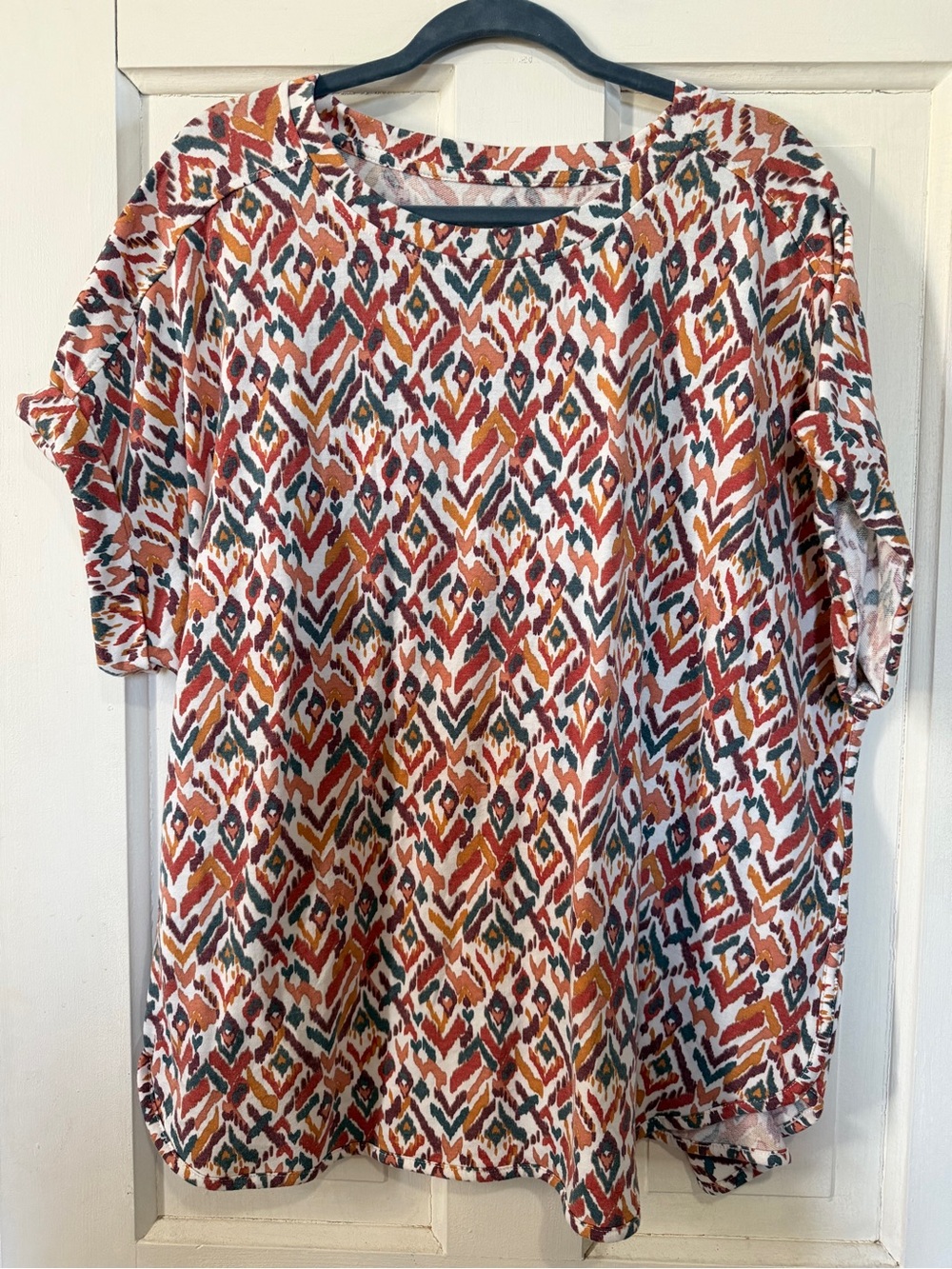 Cupio Short-Sleeve Patterned Top in Rust, Cream & Navy